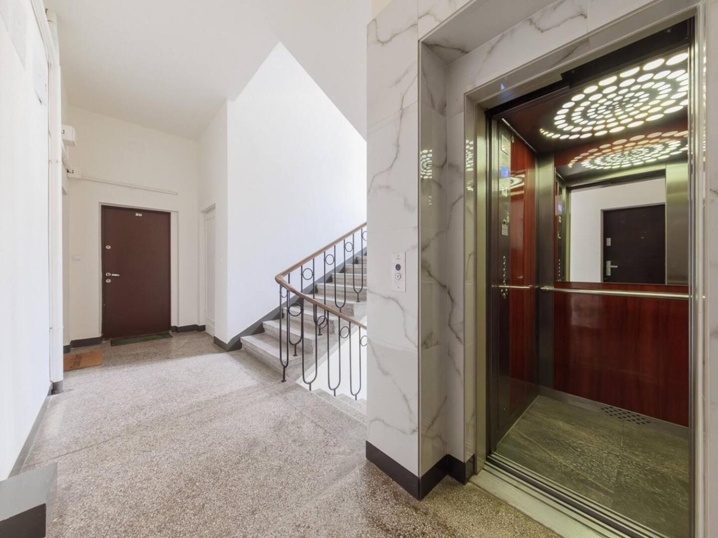 Canary Corner Studio City Centre ワルシャワ エクステリア 写真